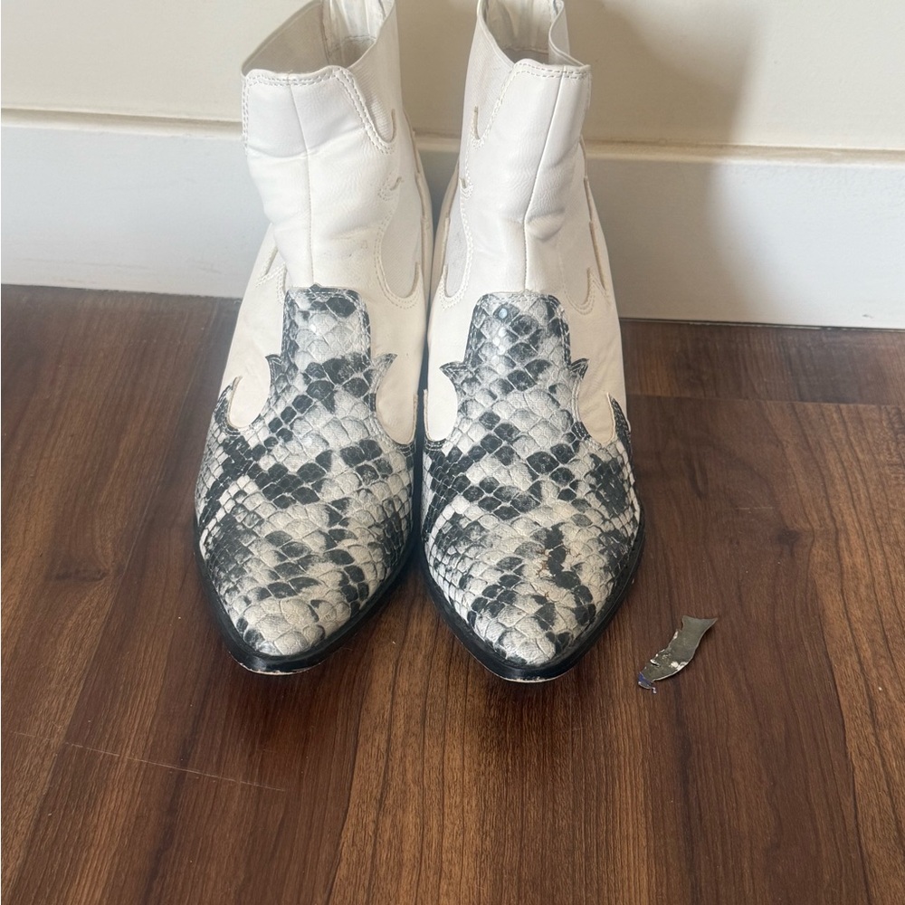 Coconuts by Matisse, white and black Snake skin boot